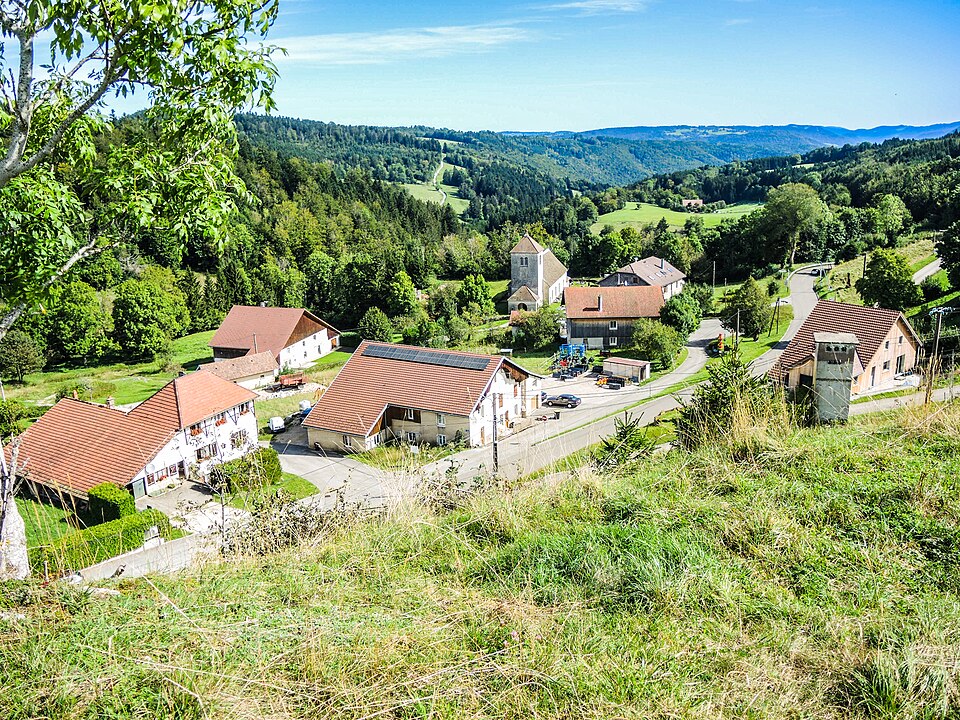 Fessevillers, côté nord, vu de la croix