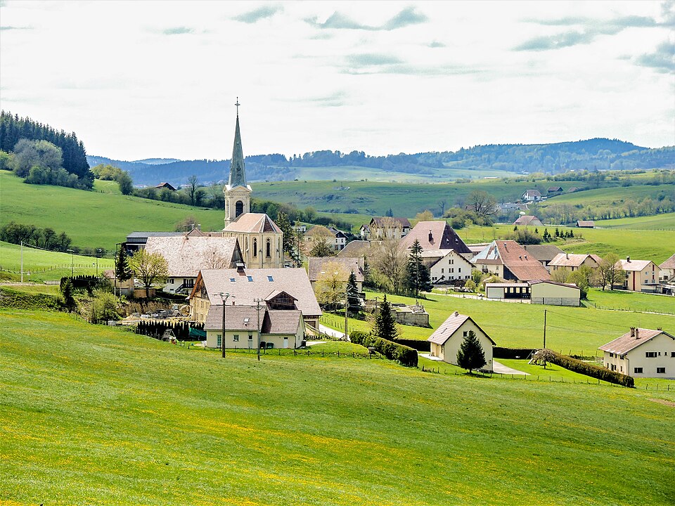 Fuans, centre, vu de la route de Morteau