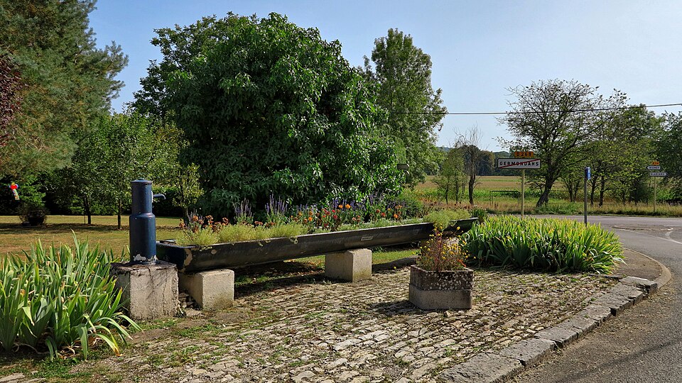 Germondans, la fontaine — abreuvoir