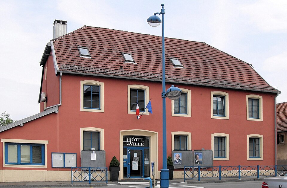 Grand — Charmont, Hôtel de ville