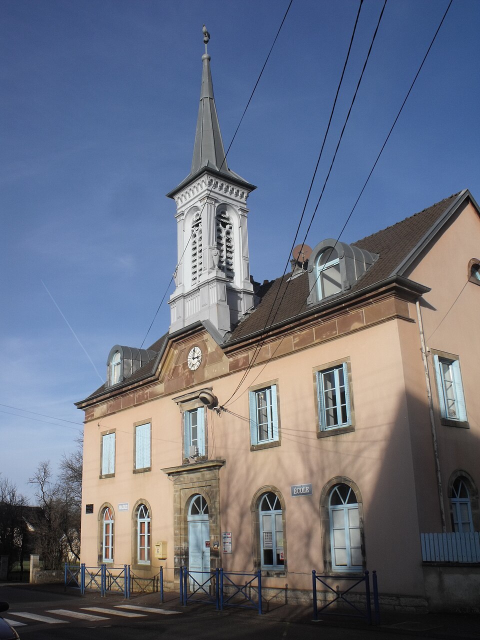 Mairie — Issans — 1
