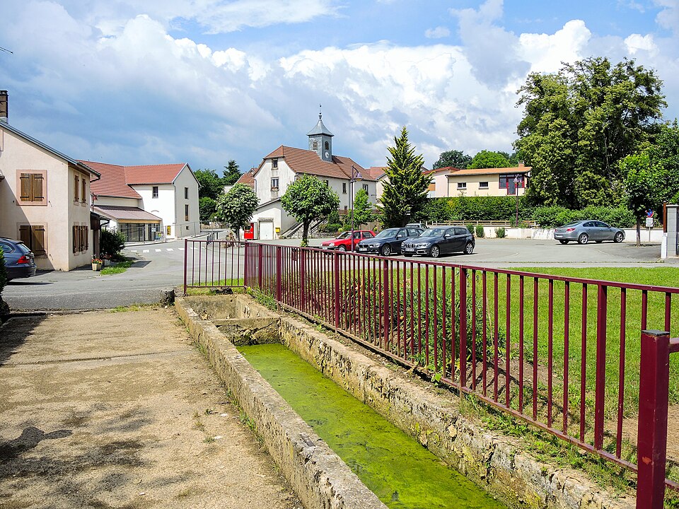 Laire, vu de la fontaine — abreuvoir
