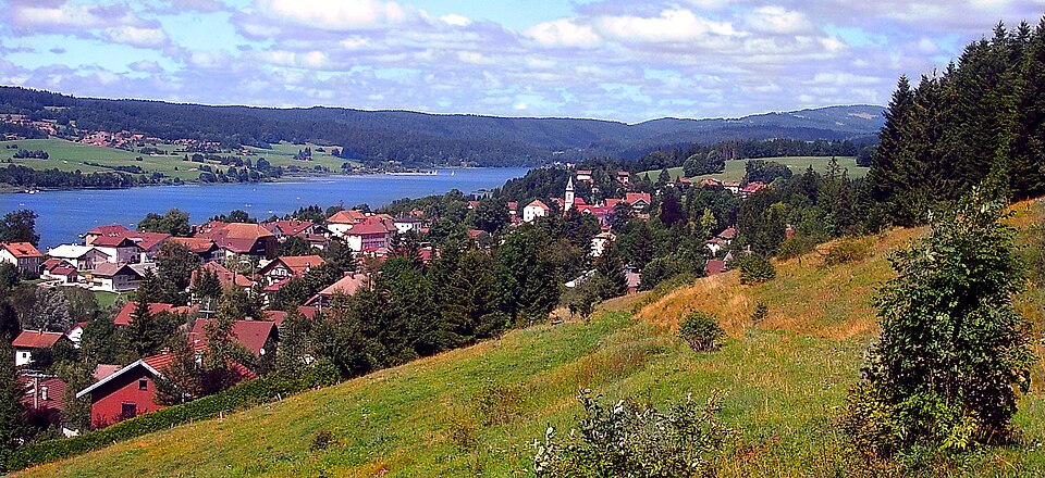 Malbuisson au bord du lac de Saint — Point2