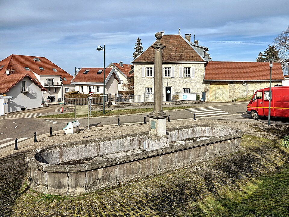 Mamirolle, la fontaine — abreuvoir