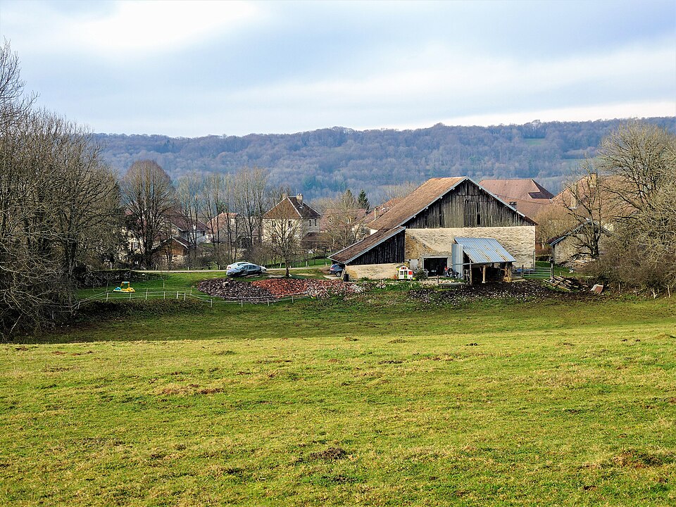 Montivernage. vu de la route de Lanans. Doubs