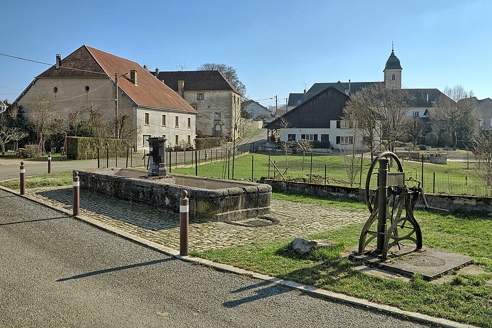 Nancray, la fontaine — abreuvoir