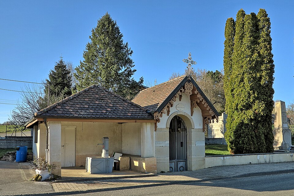 Orve, la fontaine et la chapelle