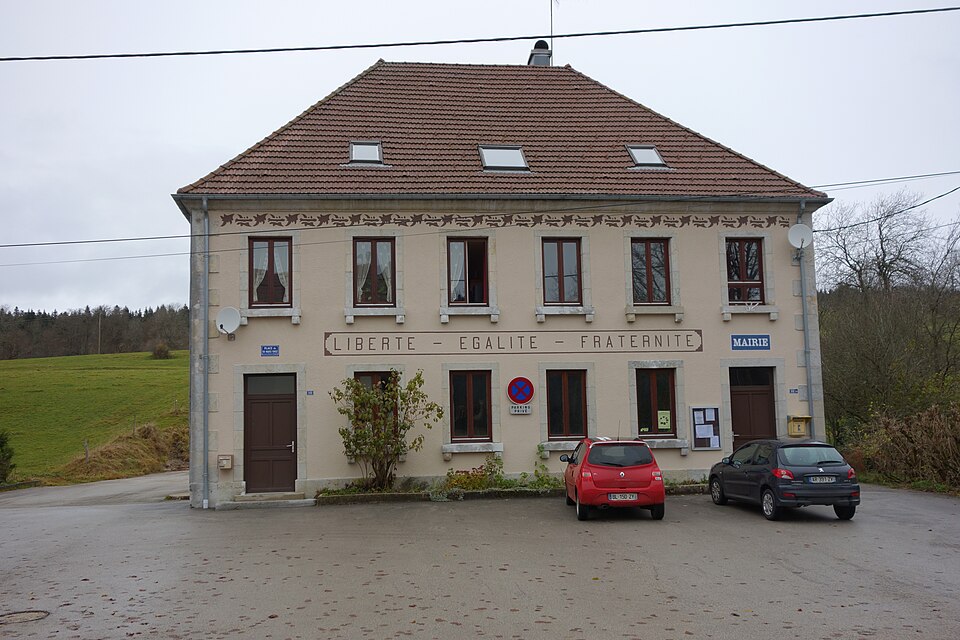 Petite — Chaux — Mairie