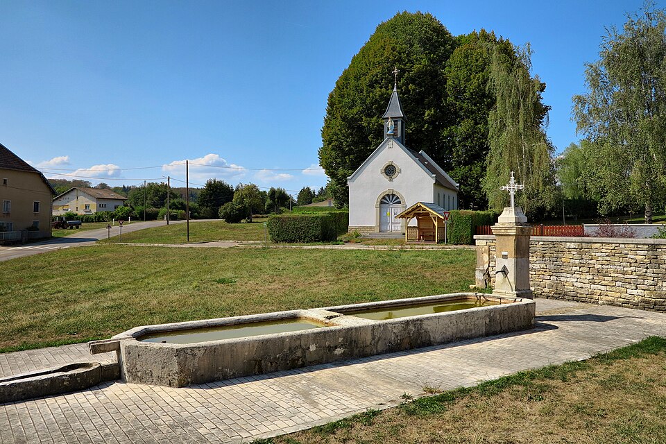 Rahon, la fontaine et la chapelle