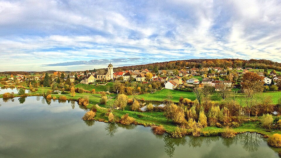 Rigney, le village au — dessus des étangs