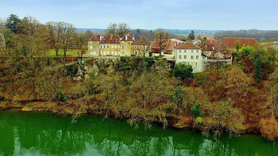 Roset — Fluans, le château au bord du Doubs