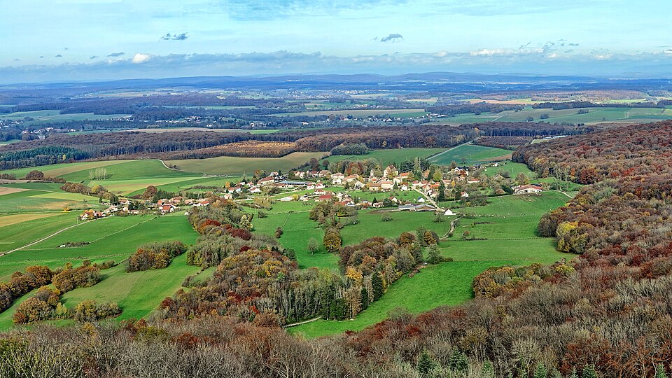 La Tour — de — Scay, le village vu depuis la tour des bois