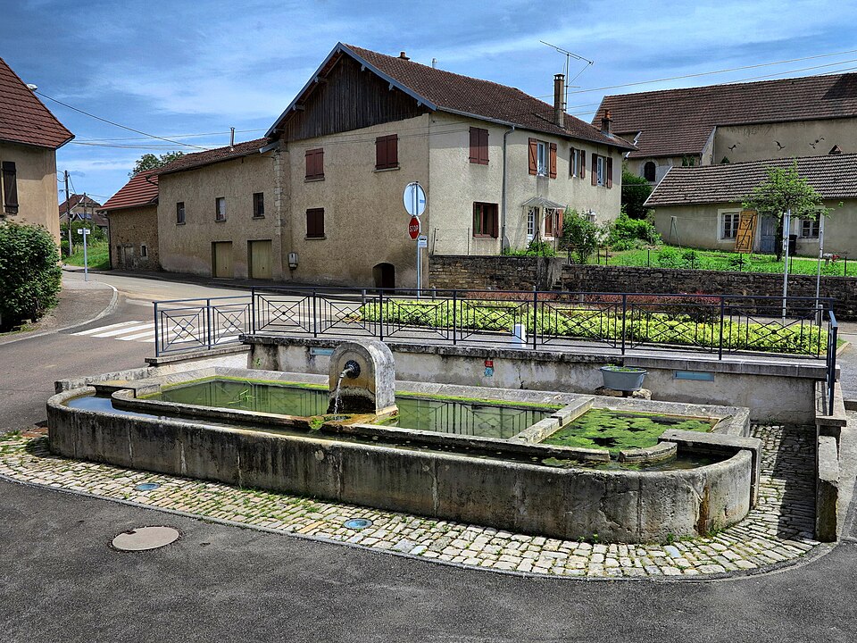 Villers — Buzon, le lavoir — abreuvoir