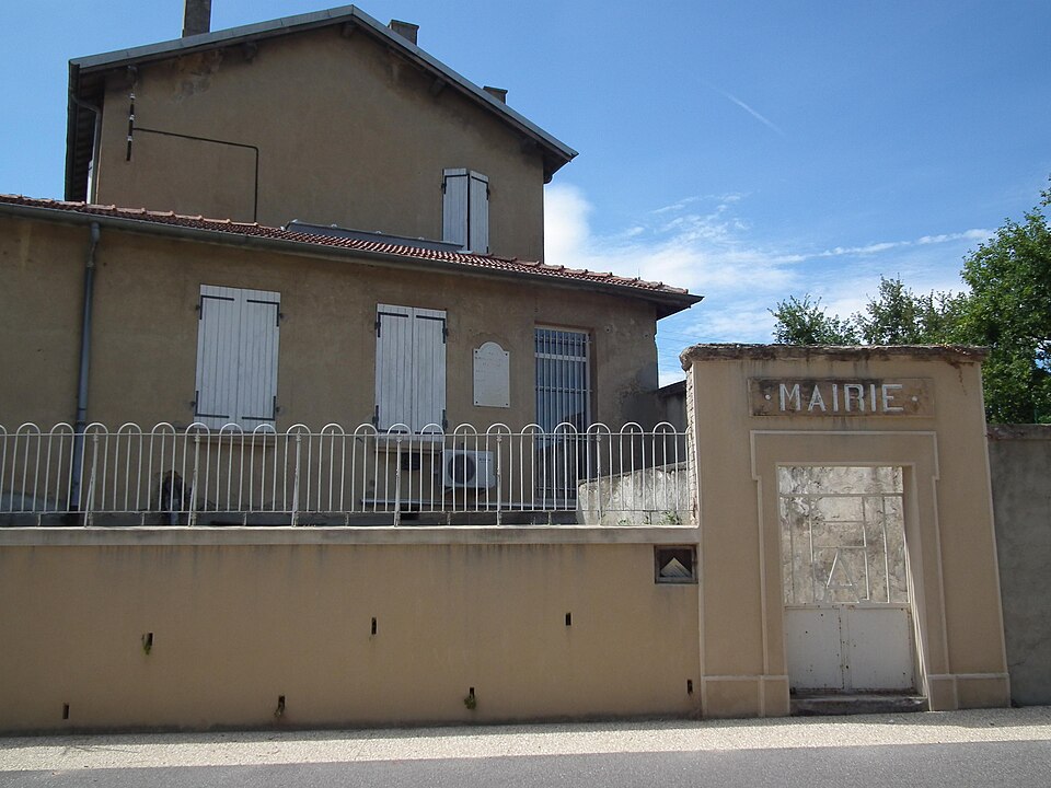Mairie Ambonil 2011 — 08 — 12 — 003