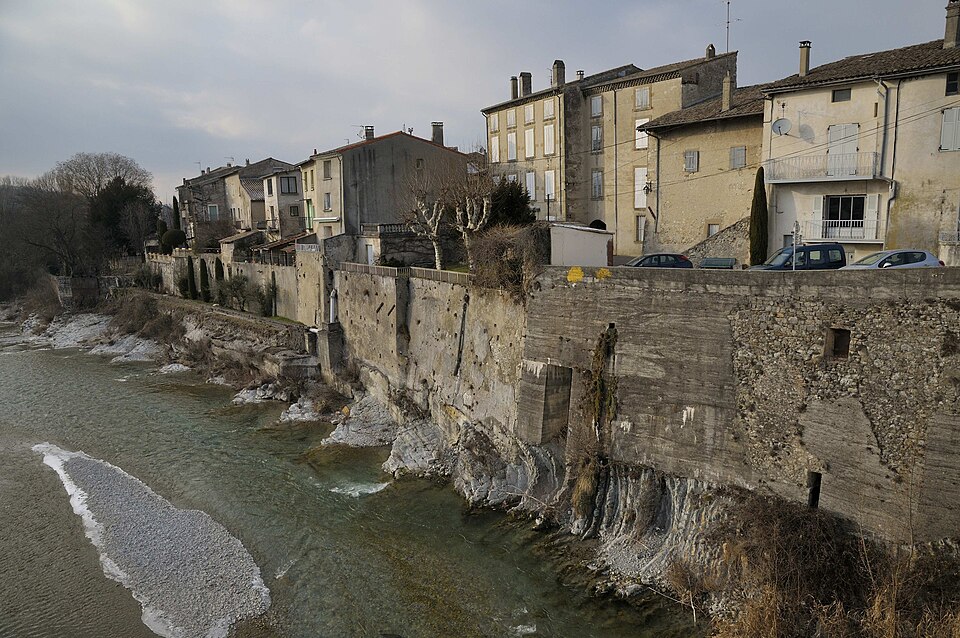 Vue en aval du pont d'Aouste