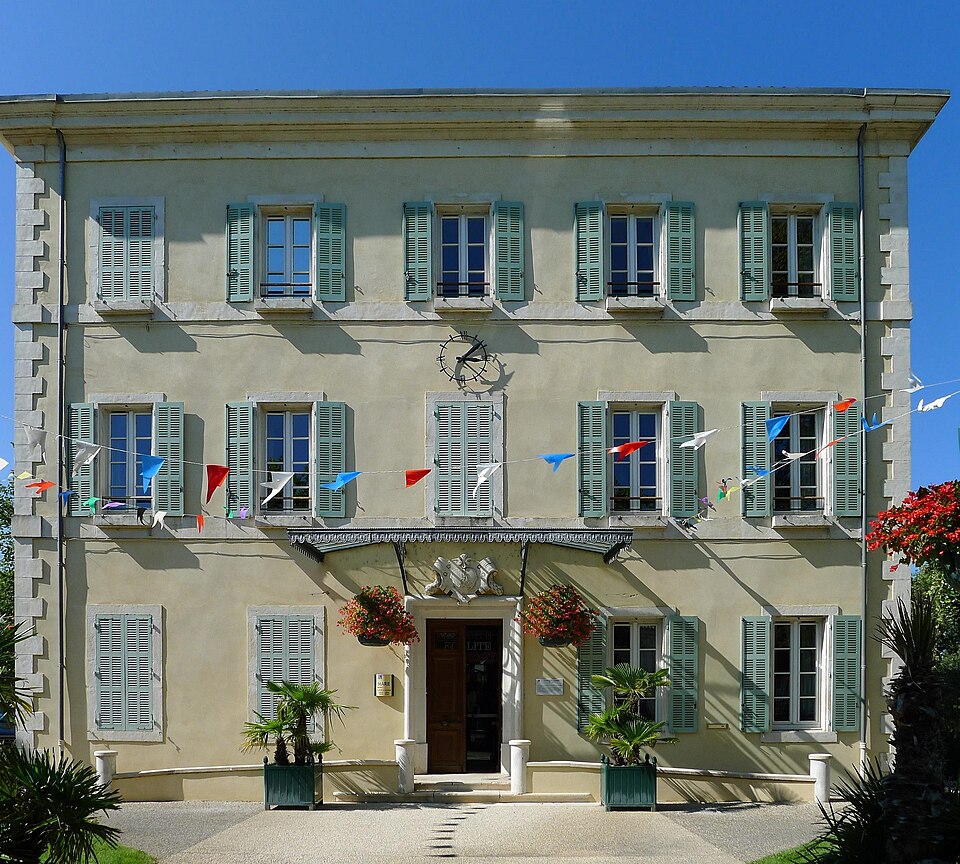 Mairie Châteauneuf — du — Rhône 2011 — 09 — 22 — 036