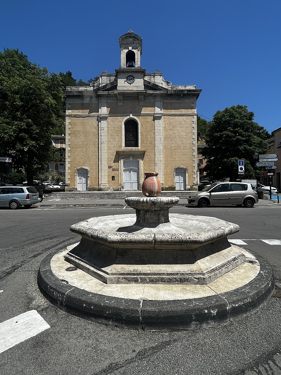 Temple protestant de Dieulefit, place Châteauras en juillet 2022