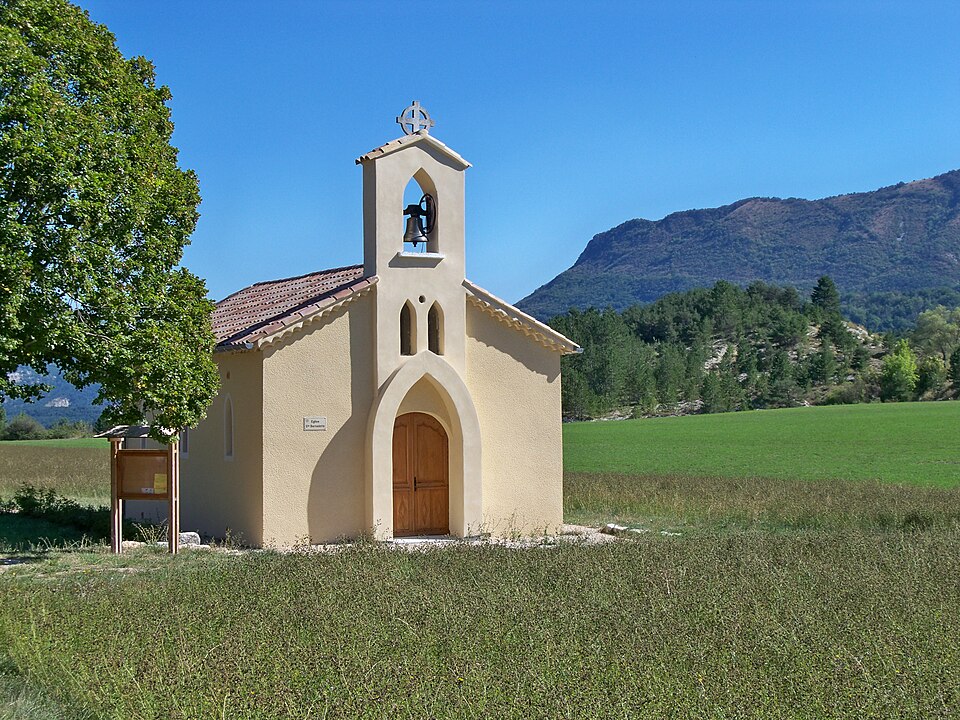 Mévouillon — église Ste Bernadette 2