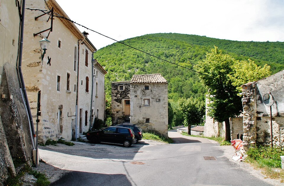 004 Montjoux ( 26220 )