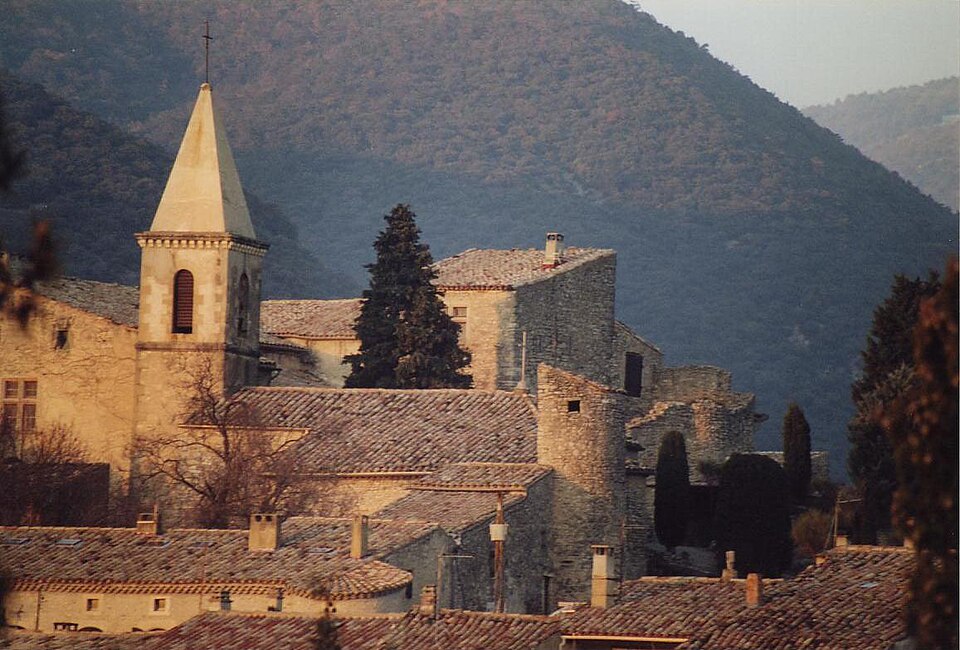 Le Pegue village