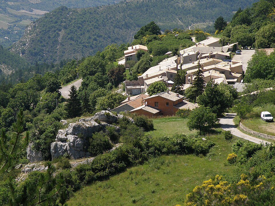 Le Poët — en — Percip Vue d'ensemble 1
