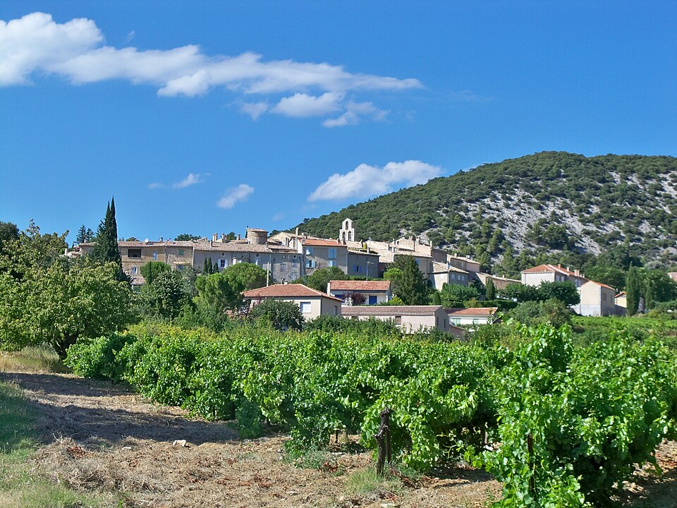 Rousset — les — Vignes, view on village