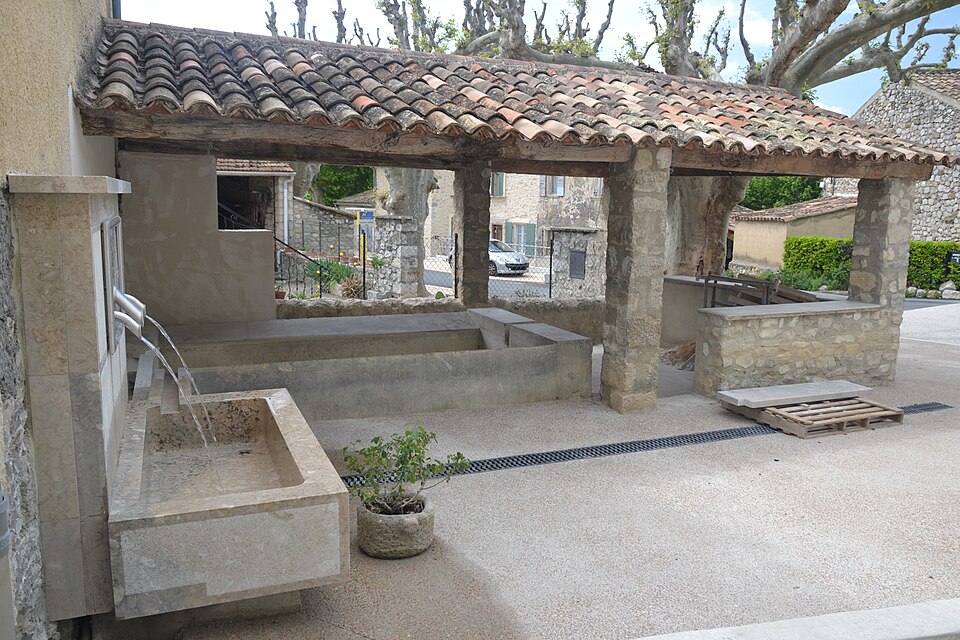 Saint Sauveur Gouvernet — fontaine et lavoir