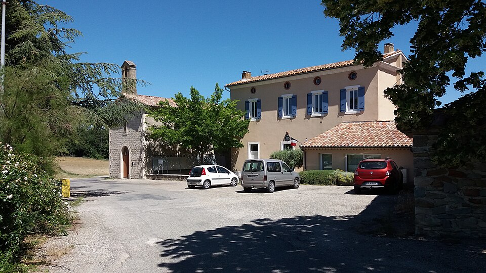 Salettes — Place Milon — Brachet — Église et mairie