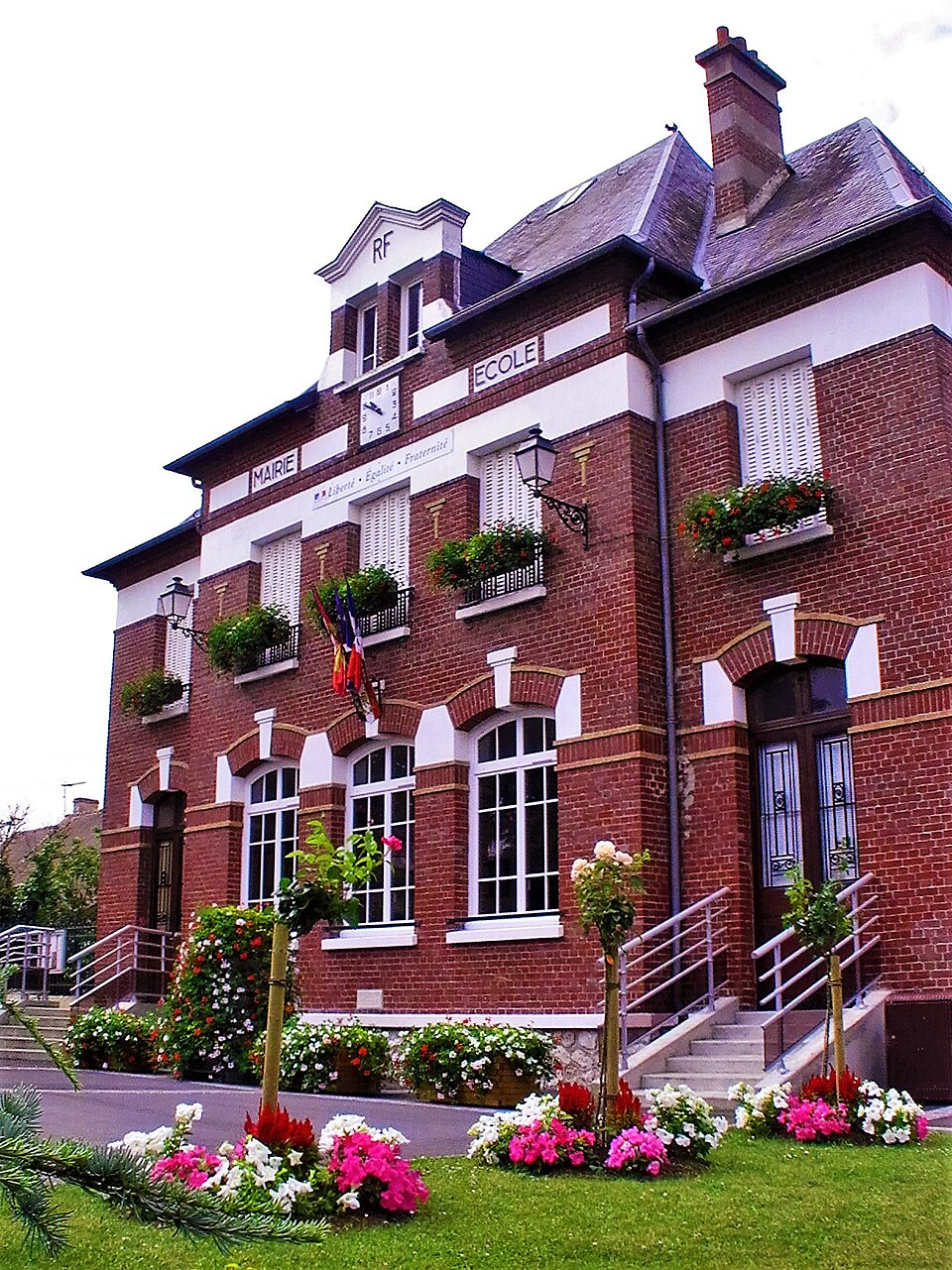 Courcelles 27 — mairie 2016 07 365