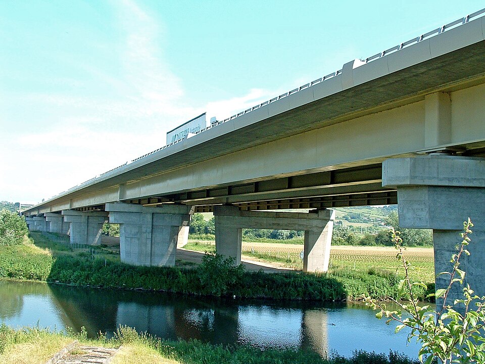 A13 — Viaduc de Criquebeuf — Doublement et ouvrage initial — Ensemble vu de l'aval en rive gauche