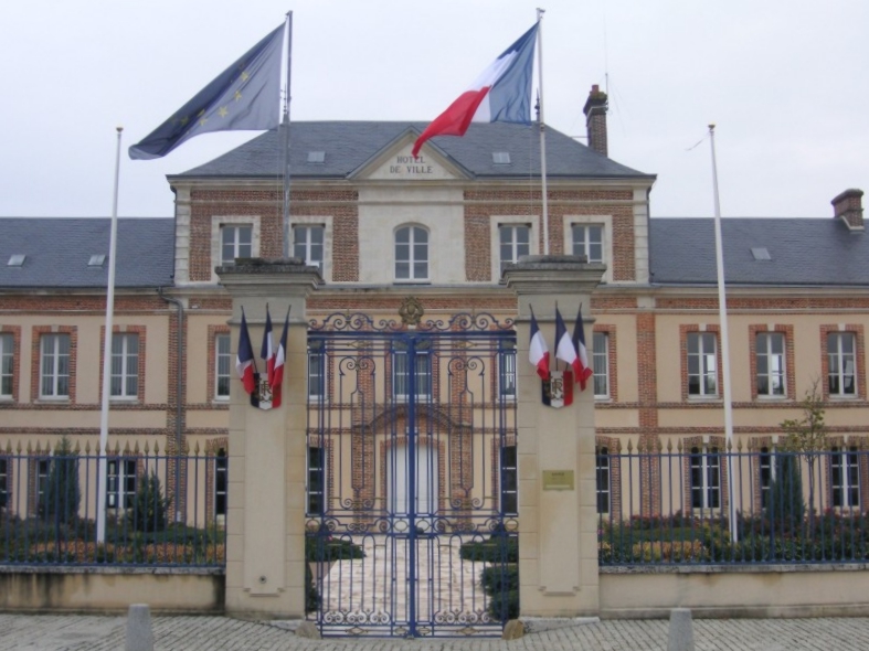 Damville Hotel de Ville — 1