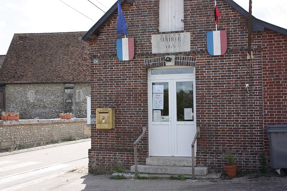 Ecauville, mairie et église