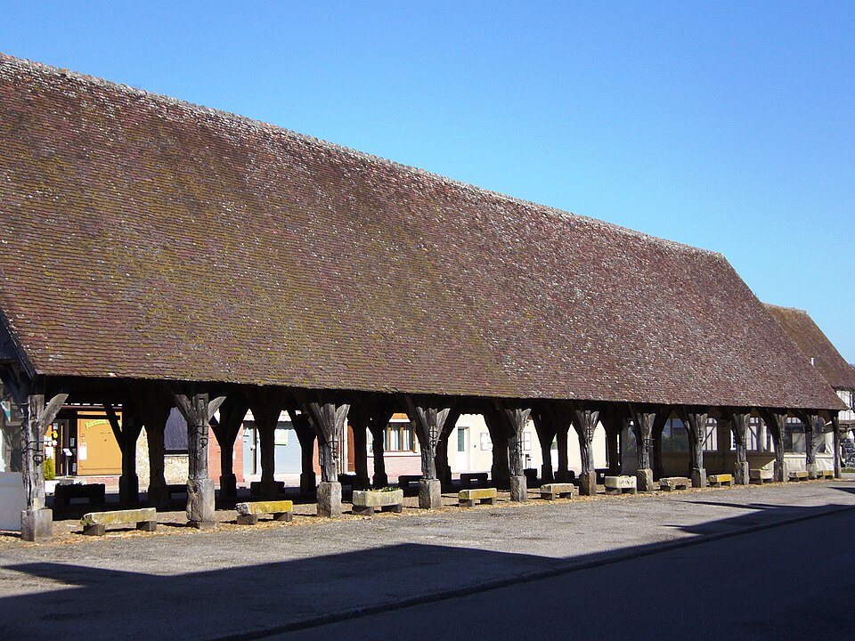 Halles médiévales de la Ferrière — sur — Risle (Eure)