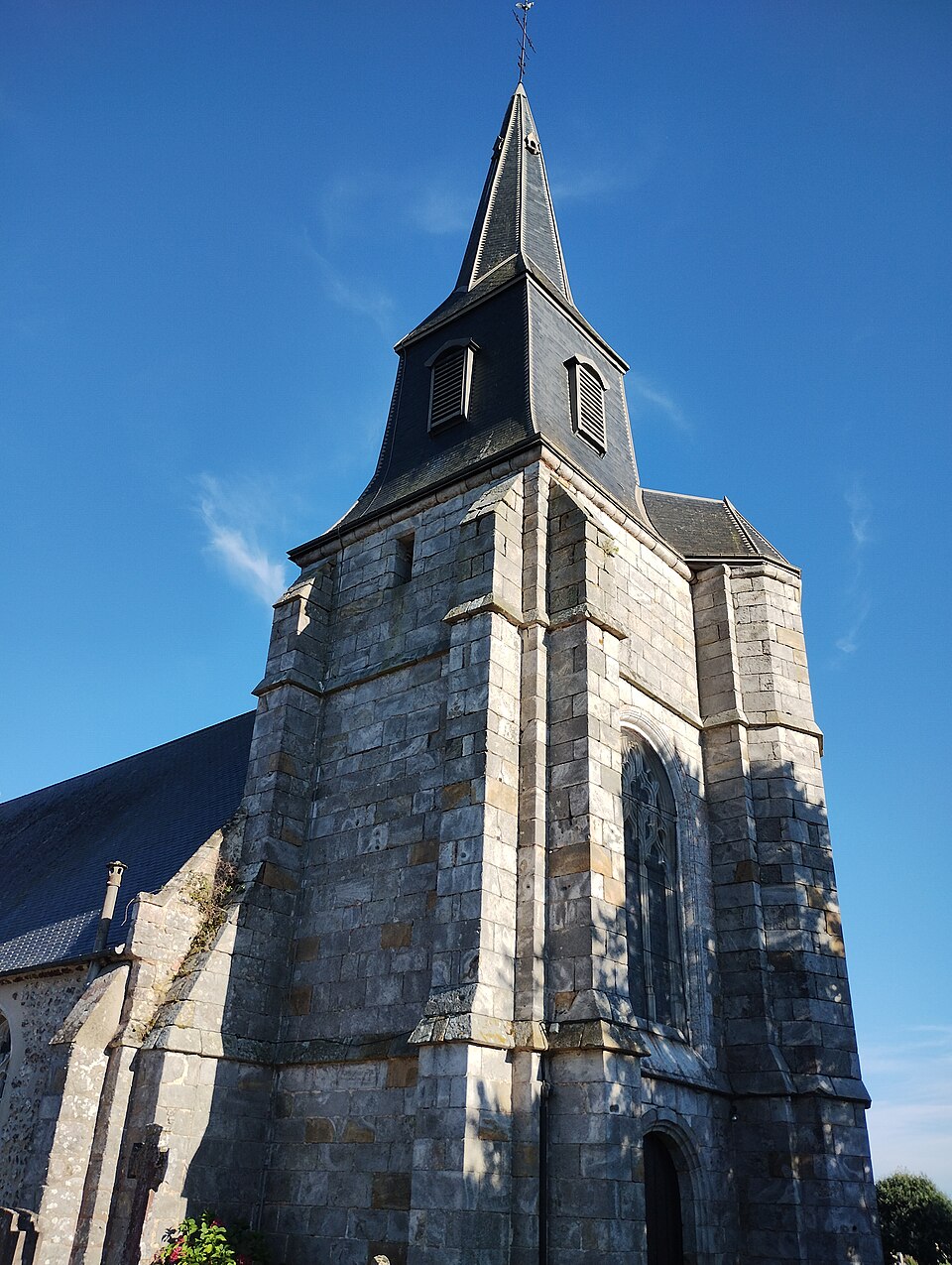 Église Saint — Pierre de Grand — Camp tour