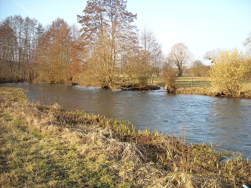 Rivière l'avre à Muzy