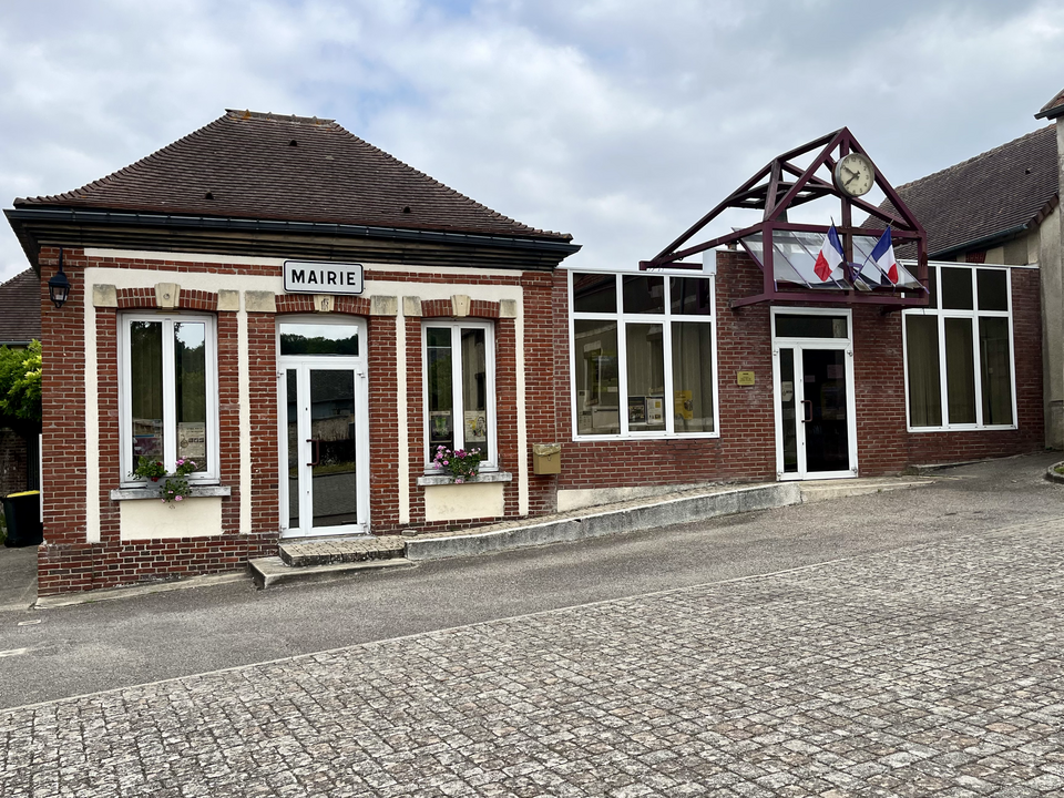 Saint Etienne sous Bailleul — Mairie