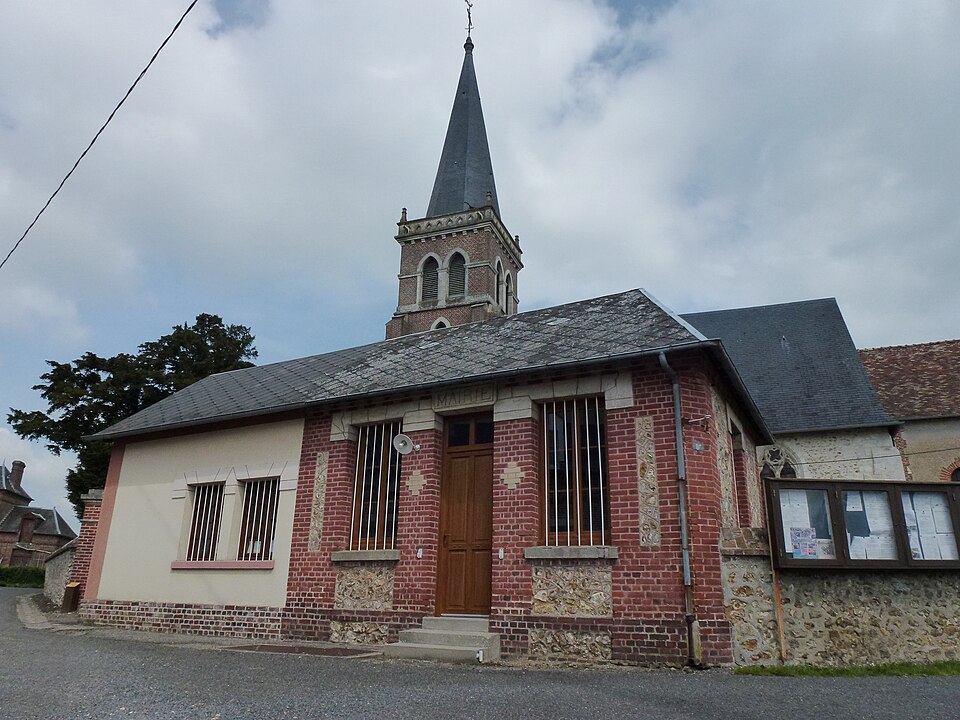 Saint — Pierre — de — Salerne (Eure, Fr) mairie et flèche de l'eglise