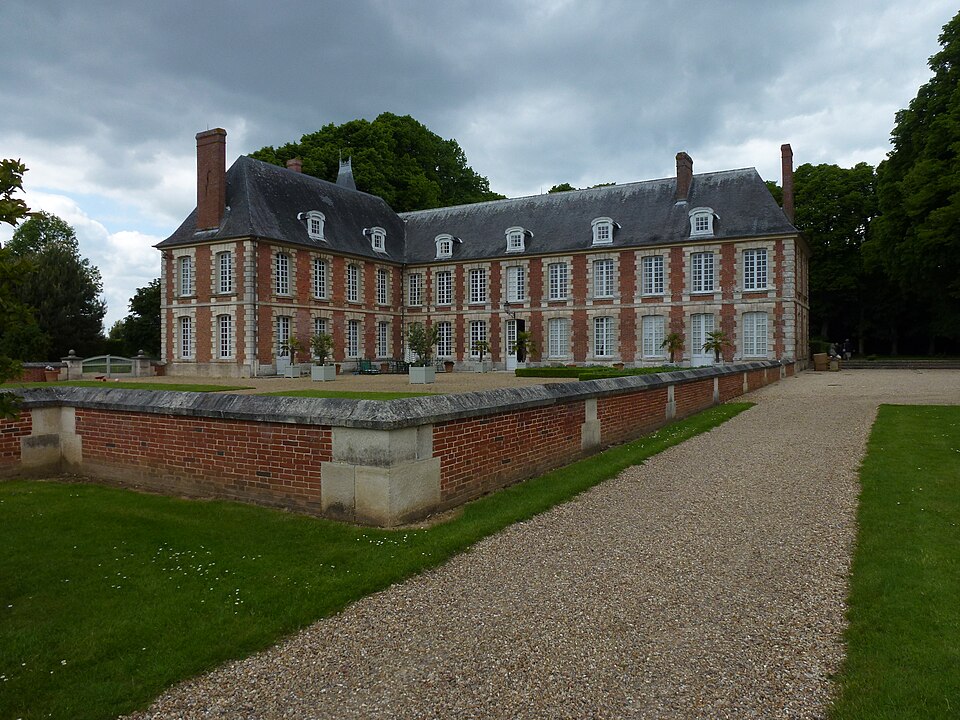Château du Troncq et cour d'honneur