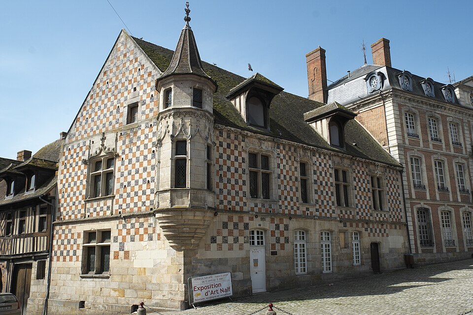 Verneuil — sur — Avre Maison à tourelle 240