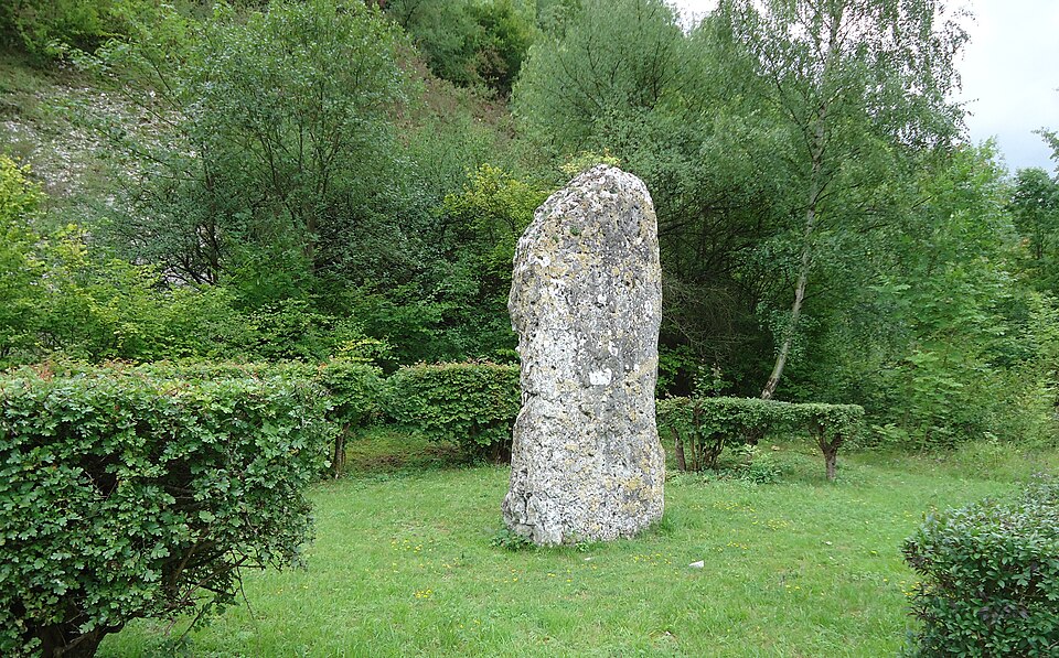 Val de Reuil — Menhir de la Basse Crémonville