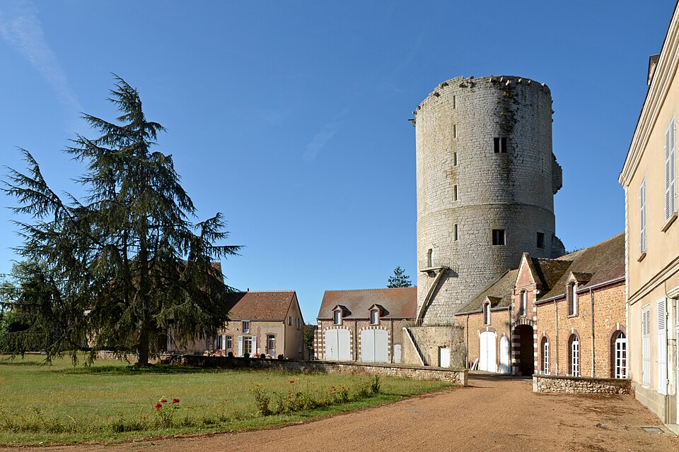 Alluyes — Chateau 04