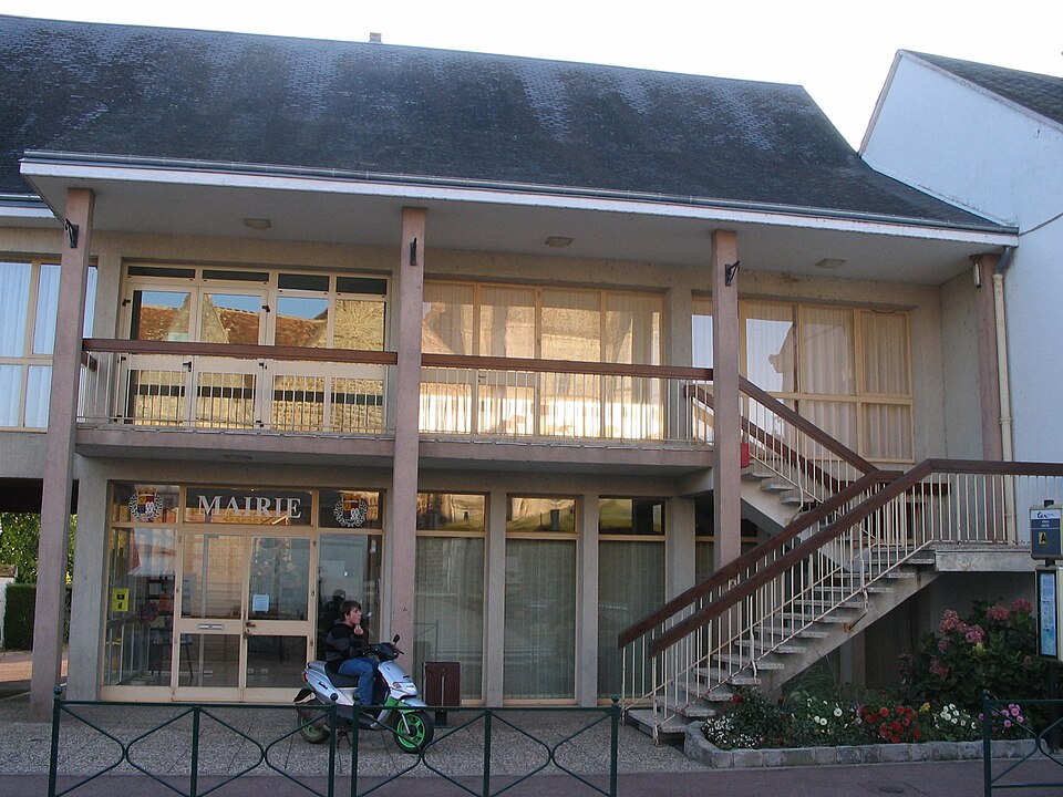 Arrou — Town hall