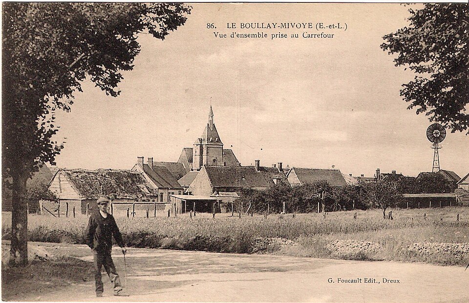 Boullay — Mivoye Vue d'ensemble prise au Carrefour église éolienne
