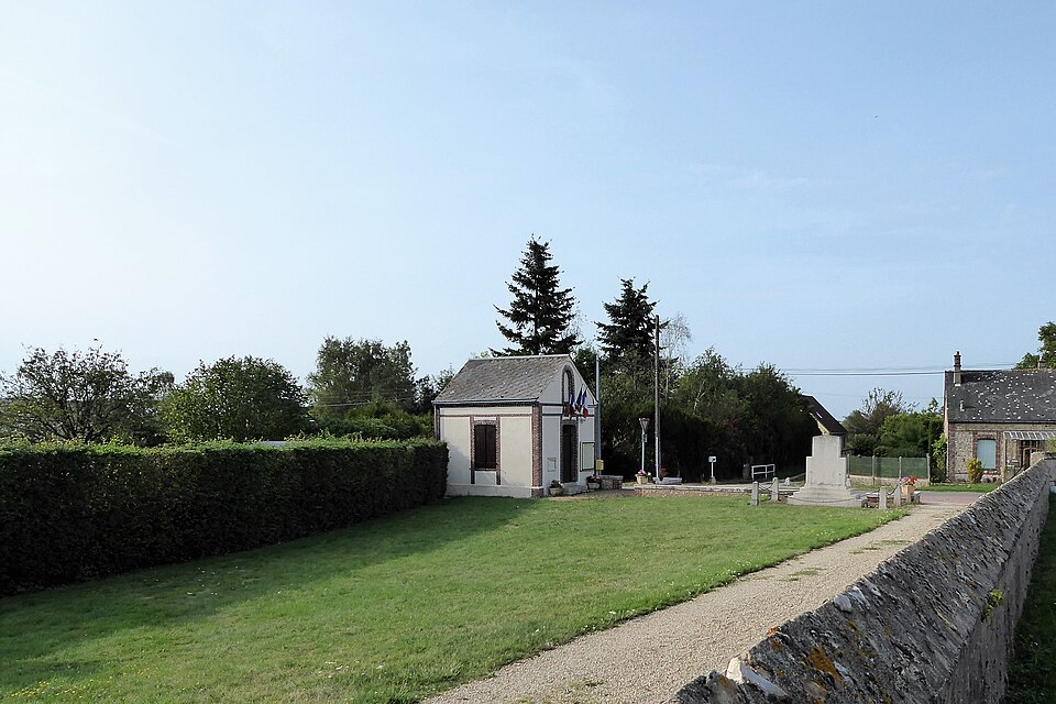Cernay mairie monuments aux morts Eure — et — Loir France
