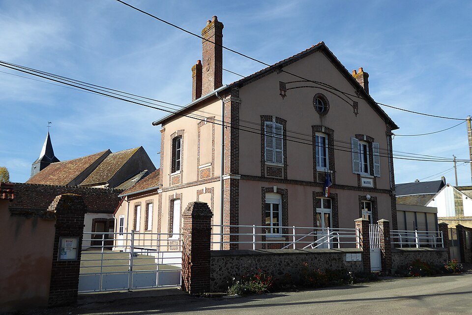 Charonville mairie église Saint — Gilles Eure — et — Loir France