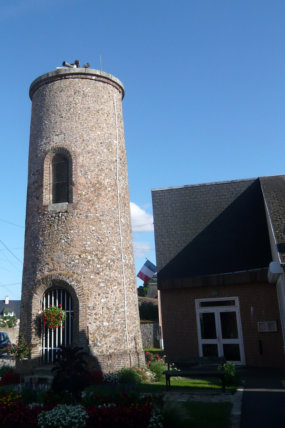 Ancienne éolienne, Chartainvilliers, Eure — et — Loir (France)