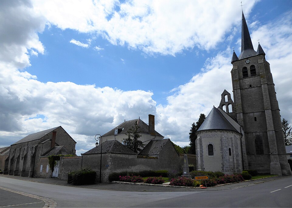 Grange dimière église Saint — Pierre Cormainville Eure — et — Loir France