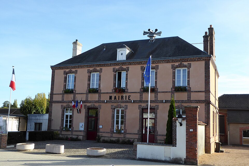 Faverolles mairie Eure — et — Loir France
