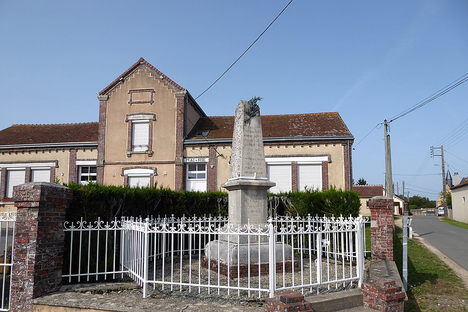 Friaize mairie monument aux morts église Saint — Maurice Eure — et — Loir France