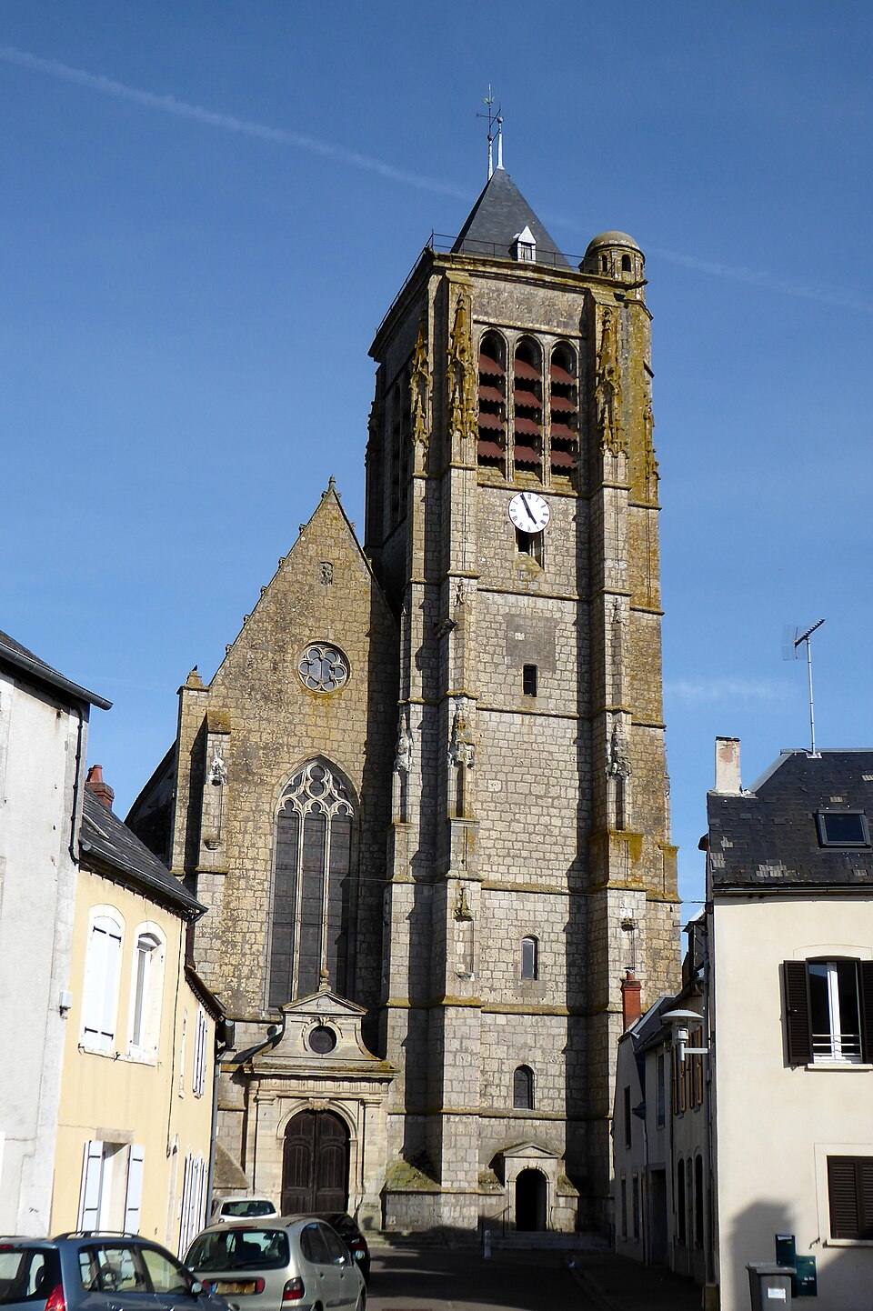 Place de l’Étape église Saint — Étienne Janville Eure — et — Loir (France)